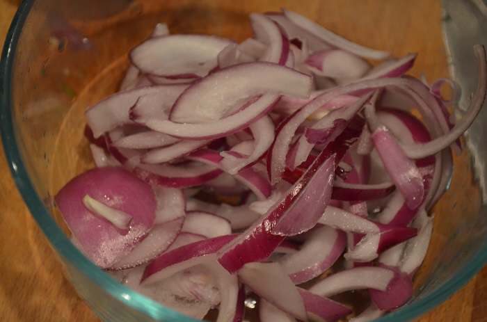 red onions in water